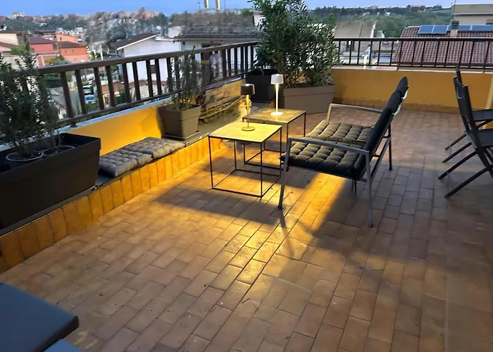 Grande Su Due Livelli Con Terrazza Rom